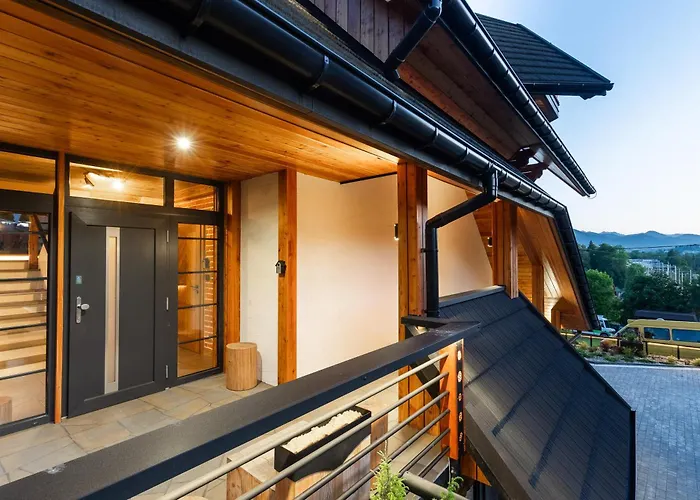 Mountain Base - Milton Bachledzki Wierch 4 *